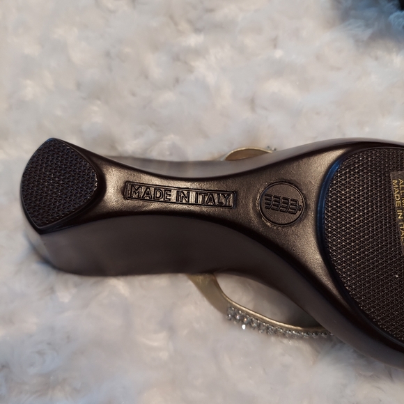 Sandals - Picture 3 of 5